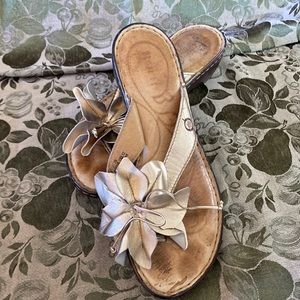 Born gold sandals size8